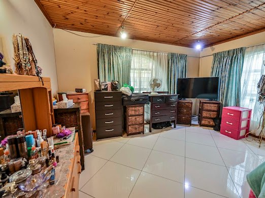 5 Bedroom Property for Sale in Langenhovenpark Free State